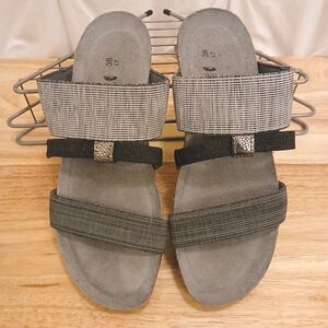 Naot Brenda Black & Gray Sandals EU 38 US 7 Stretch Upper Wedge Runs Narrow